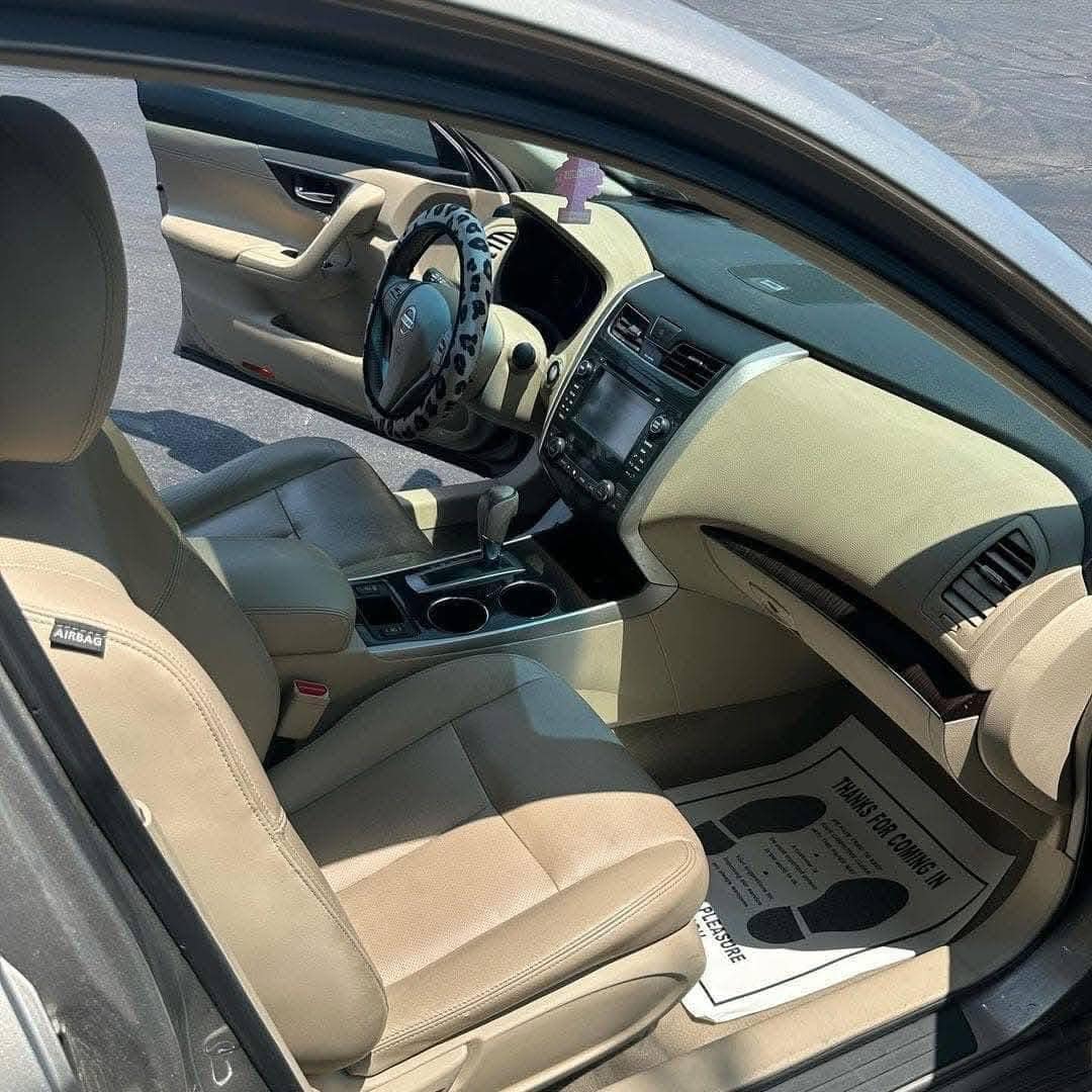 Nissans Altima view 4