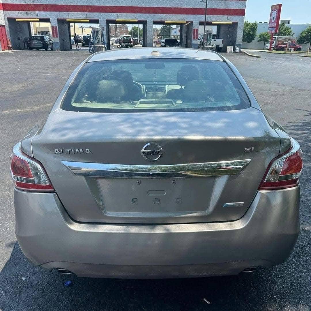 Nissans Altima view 3