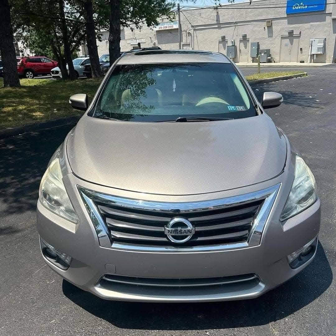 2013 Nissans Altima for sale