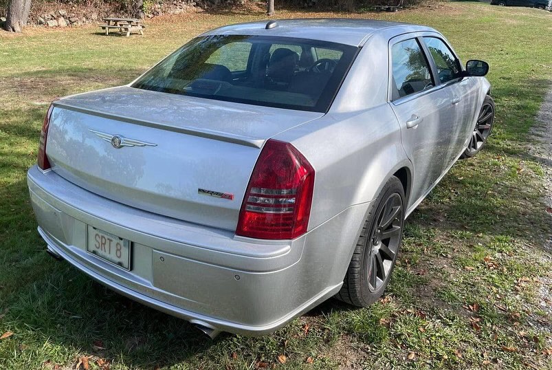 Chrysler 300C SRT8 view 2