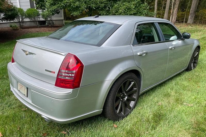 Chrysler 300C SRT8 view 3