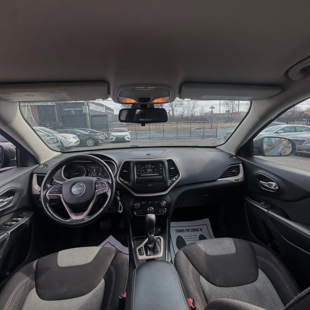 Jeep Cherokee view 5
