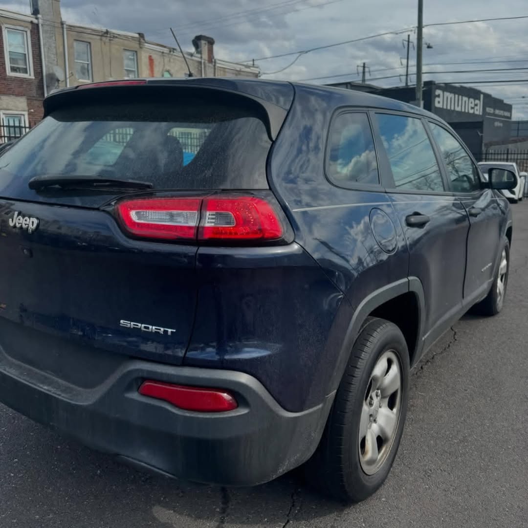 Jeep Cherokee view 7