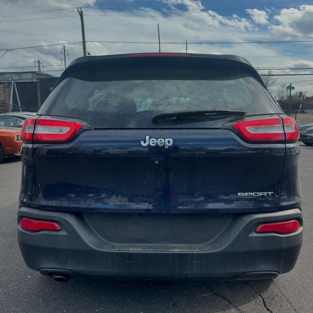 Jeep Cherokee view 8