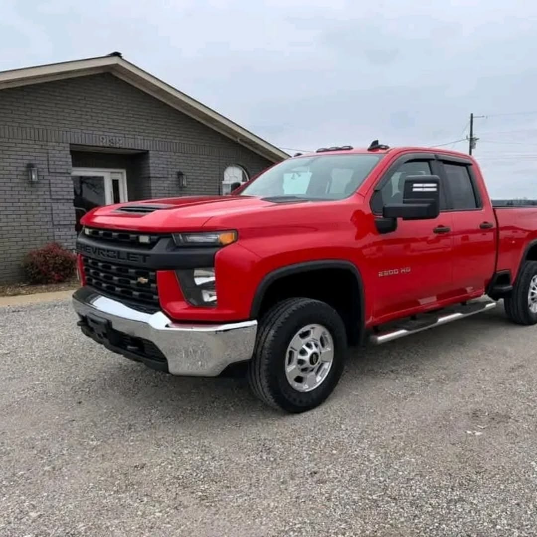 Chevrolet Silverado view 3