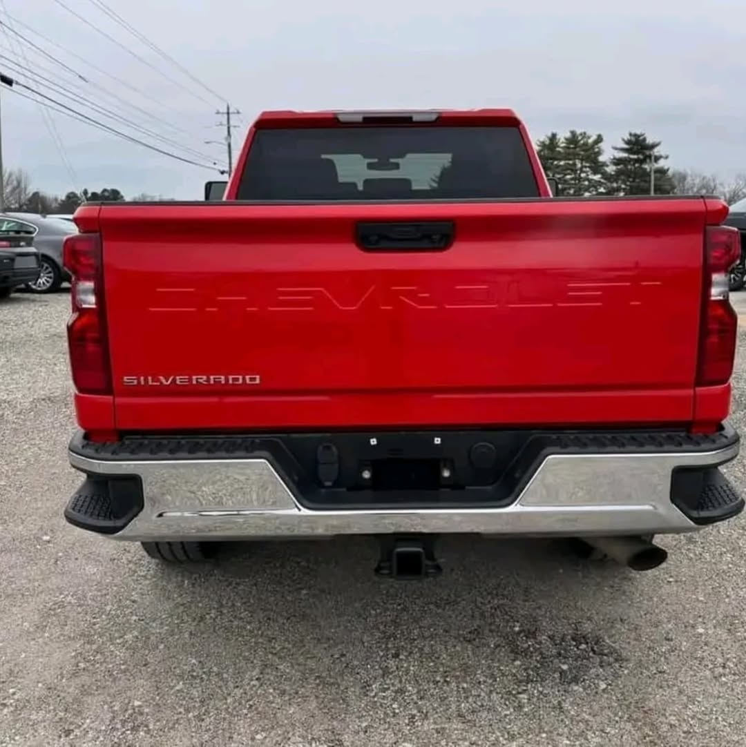 Chevrolet Silverado view 8