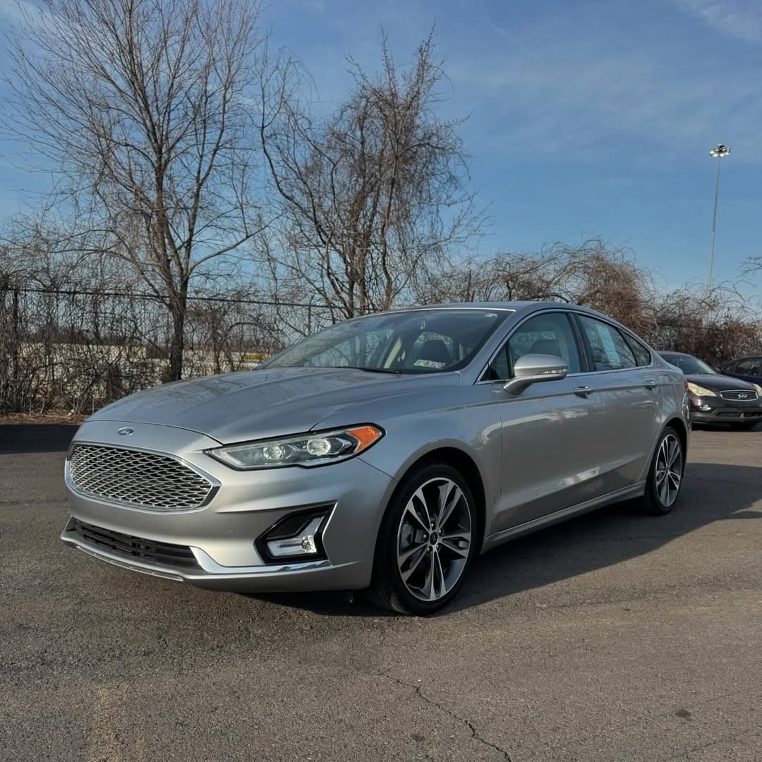 Ford Fusion Titanium view 3