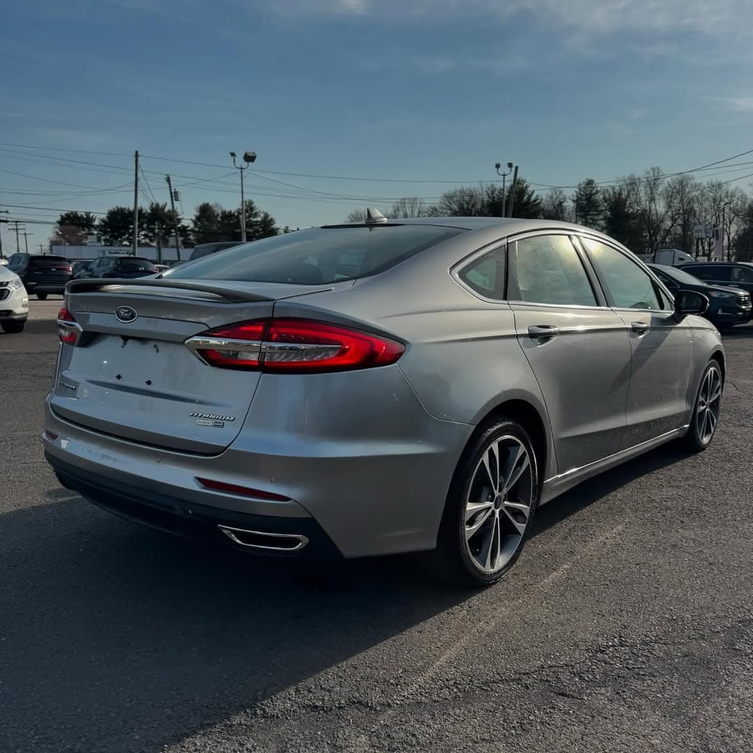 Ford Fusion Titanium view 4
