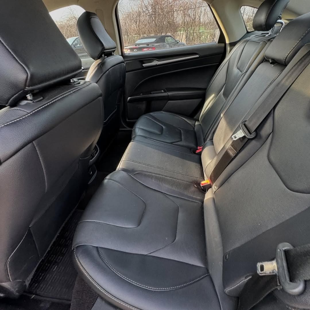Ford Fusion Titanium view 5