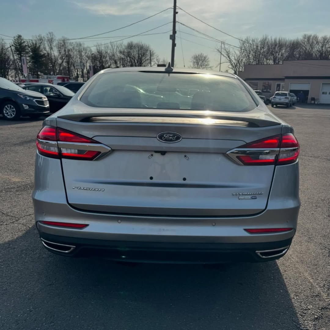 Ford Fusion Titanium view 8