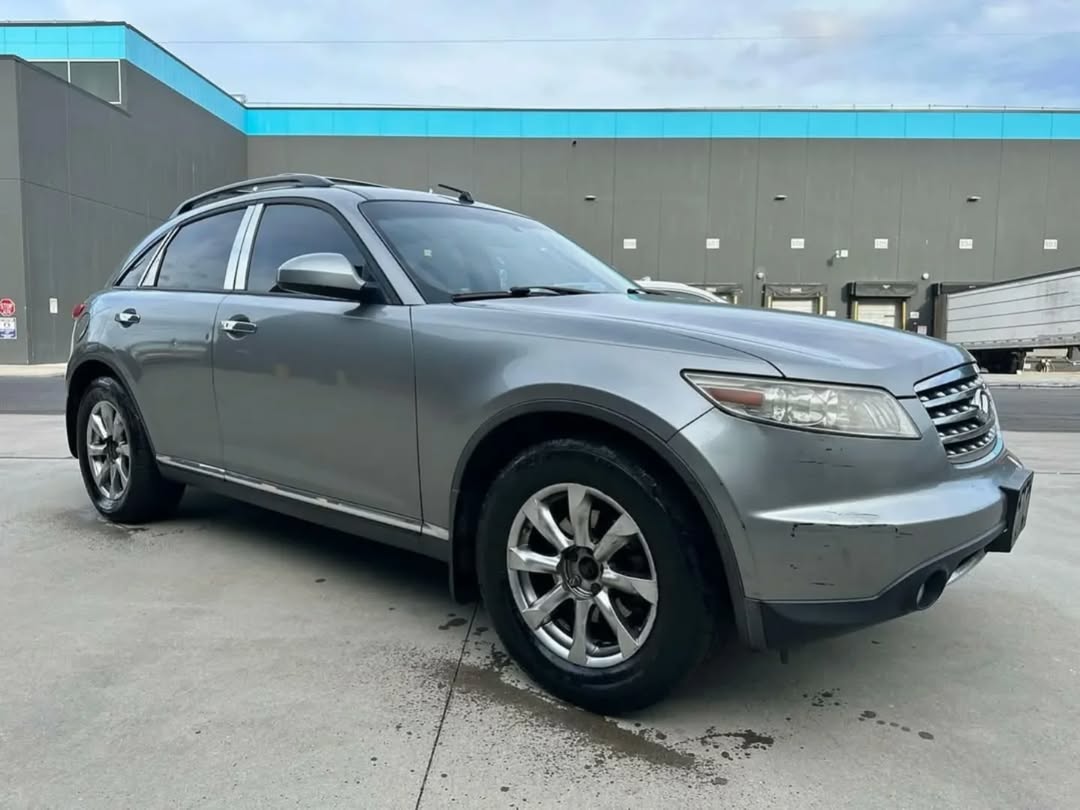 Infiniti FX 35 view 3