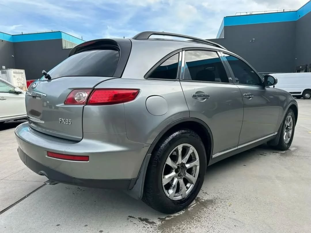 Infiniti FX 35 view 4