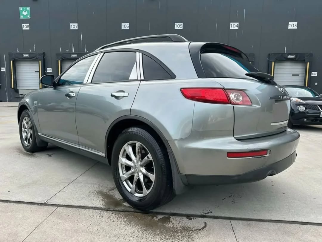 Infiniti FX 35 view 5