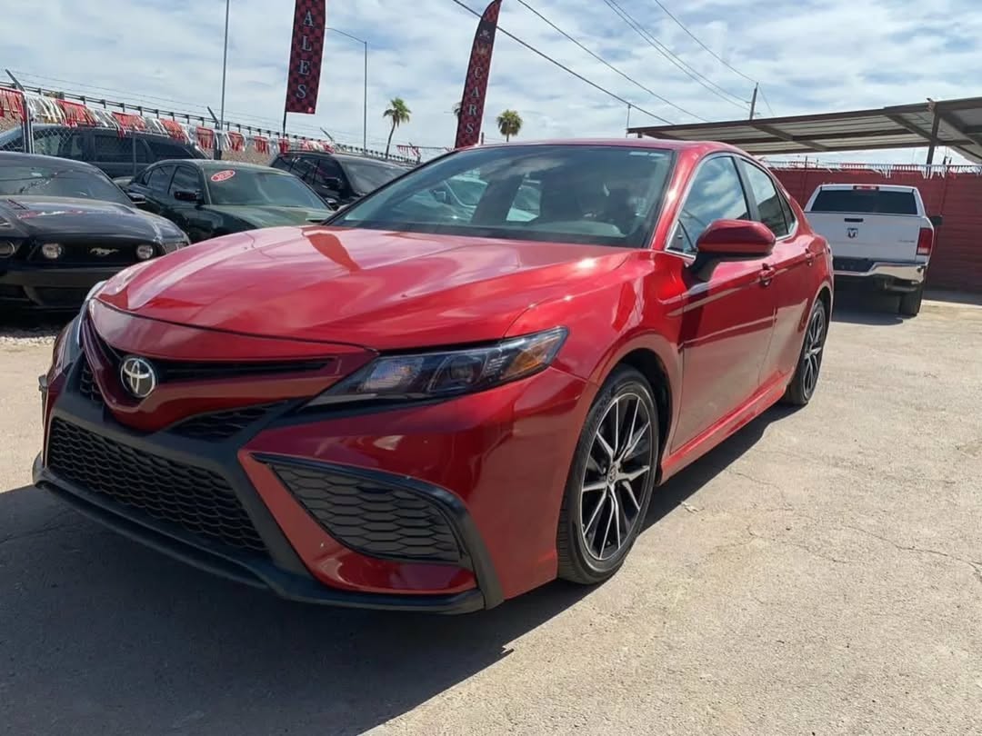 Toyota Camry view 3