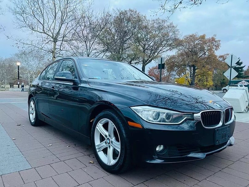 BMW 328xi view 2