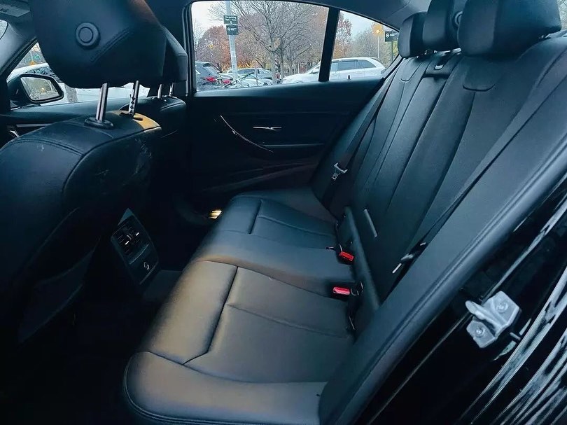 BMW 328xi view 4