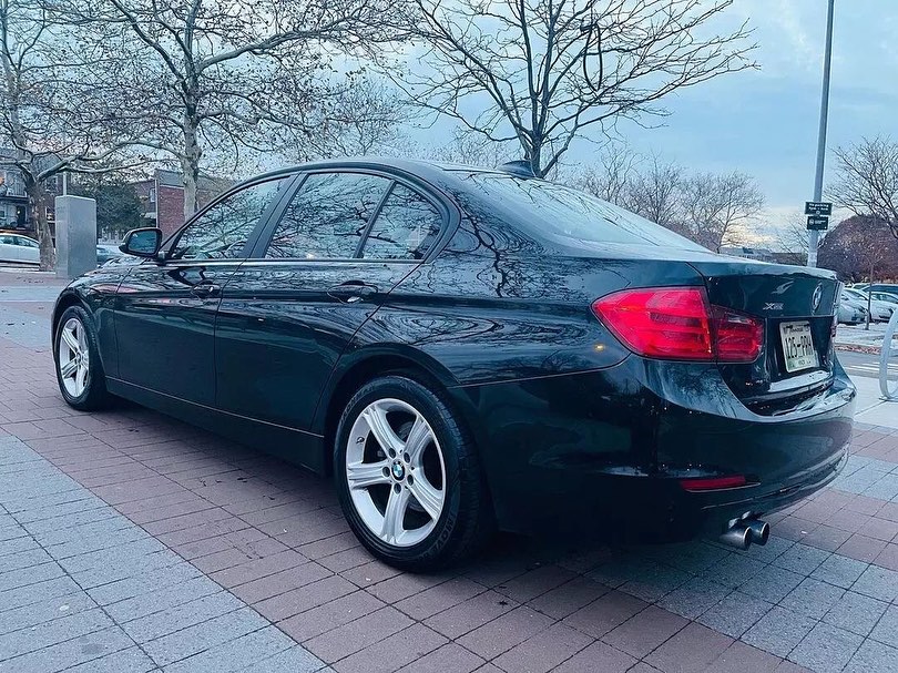 BMW 328xi view 5