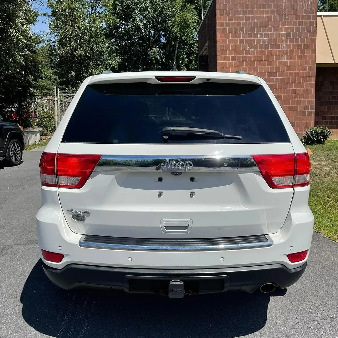 Jeep Grand Cherokee Overland view 3