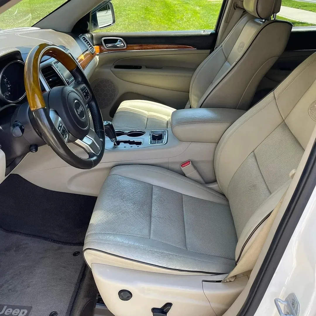 Jeep Grand Cherokee Overland view 4