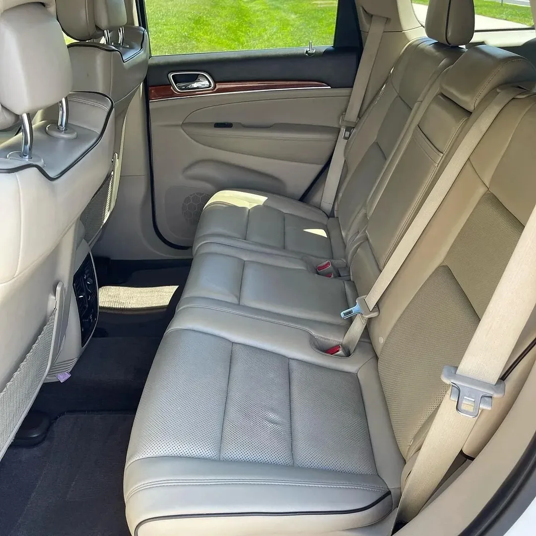 Jeep Grand Cherokee Overland view 6