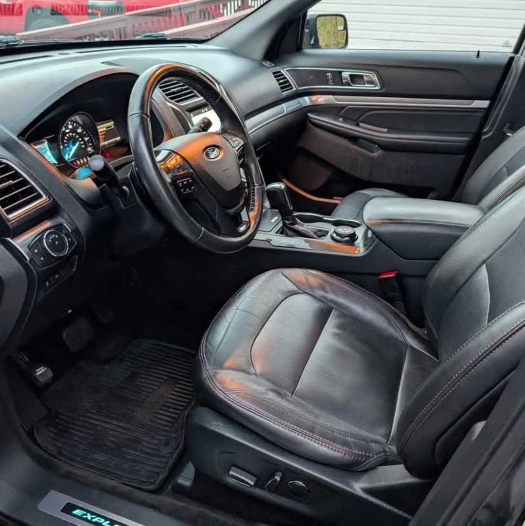 Ford EXPLORER Sport view 3