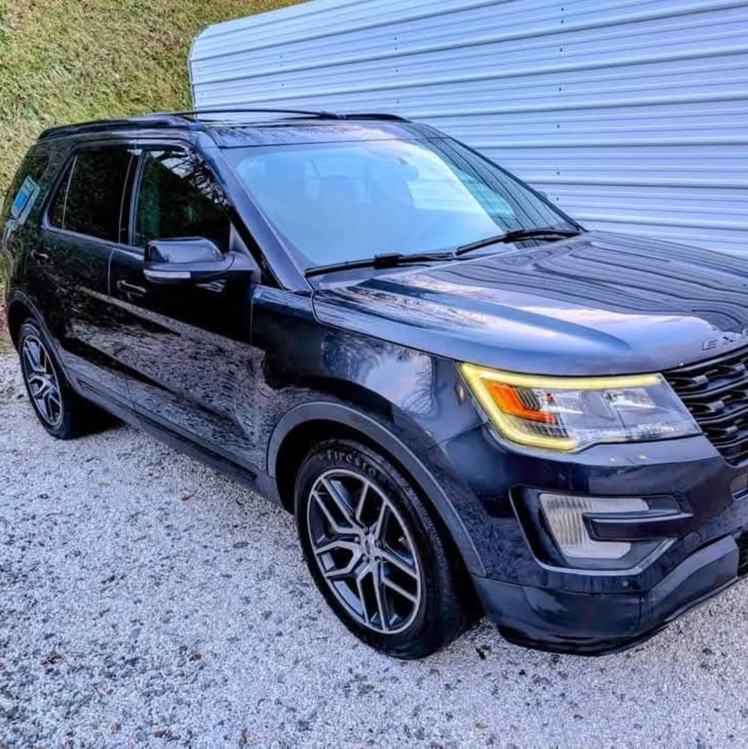 Ford EXPLORER Sport view 2