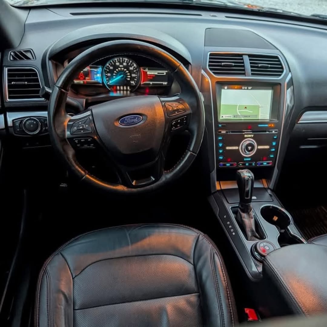 Ford EXPLORER Sport view 8