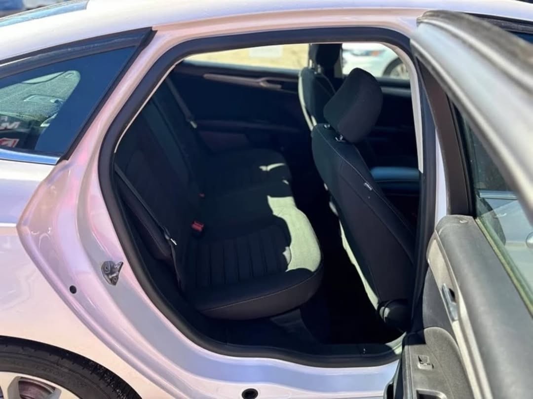 Ford Fusion Hybrid SE view 3