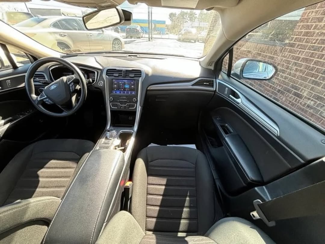 Ford Fusion Hybrid SE view 5