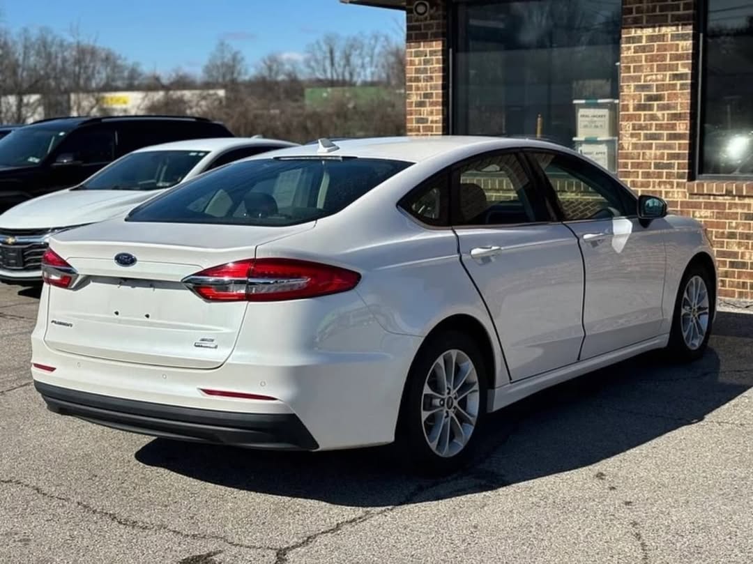 Ford Fusion Hybrid SE view 7