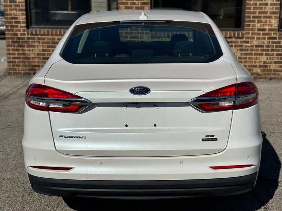 Ford Fusion Hybrid SE view 8