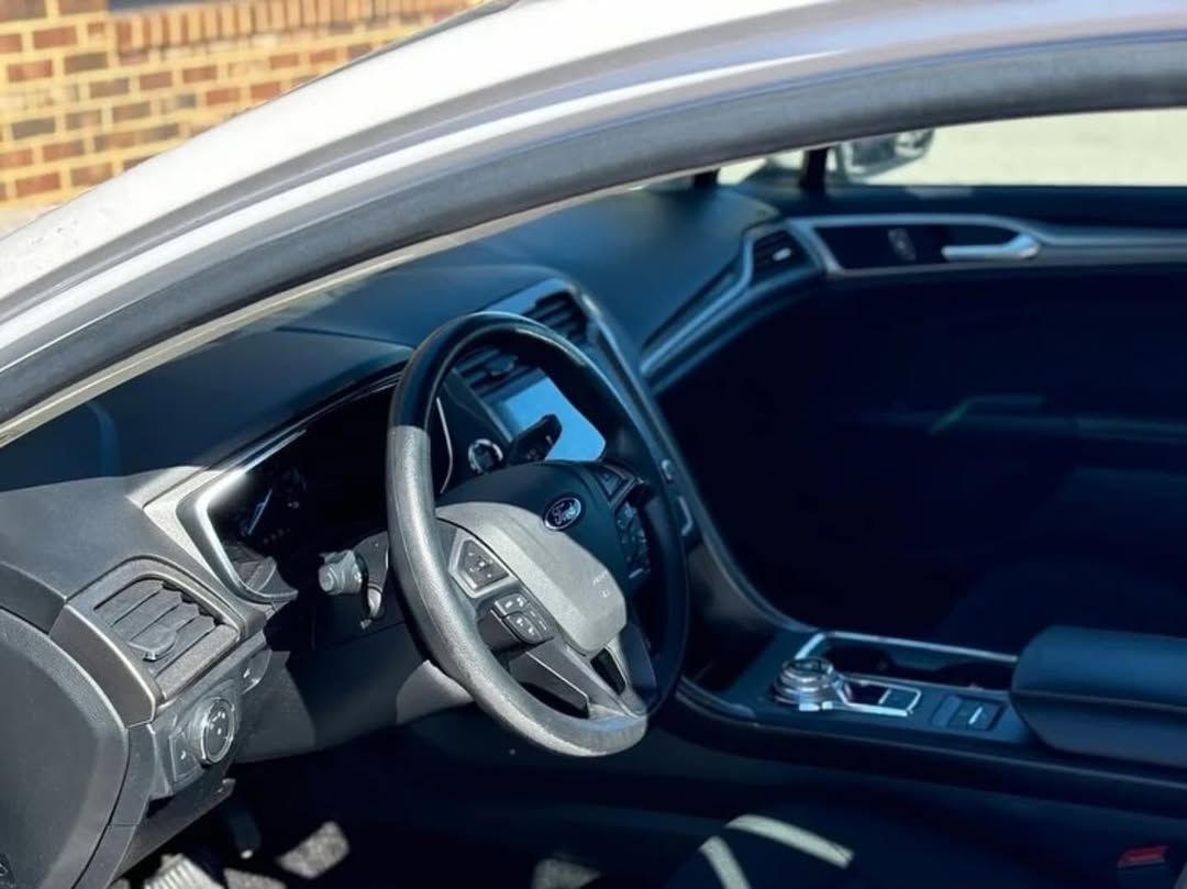 Ford Fusion Hybrid SE view 6