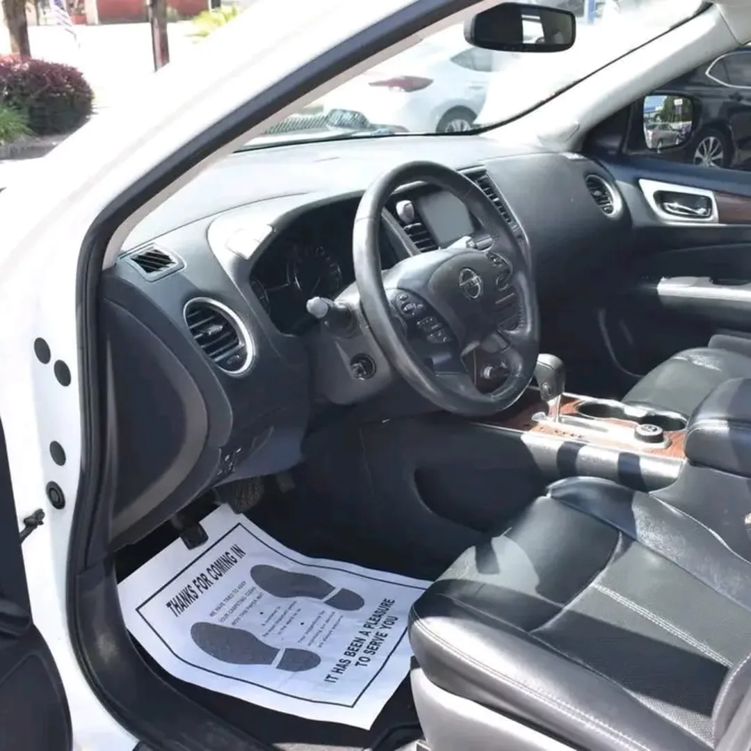 Nissan Pathfinder Platinum view 3