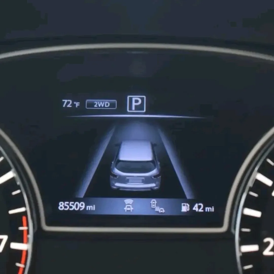Nissan Pathfinder Platinum view 5