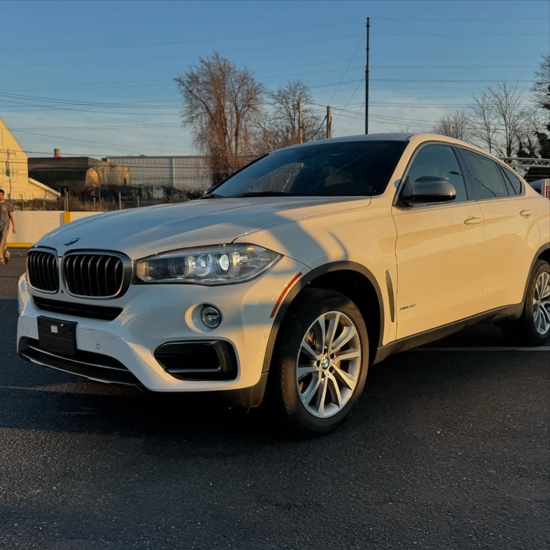 BMW X6 view 2