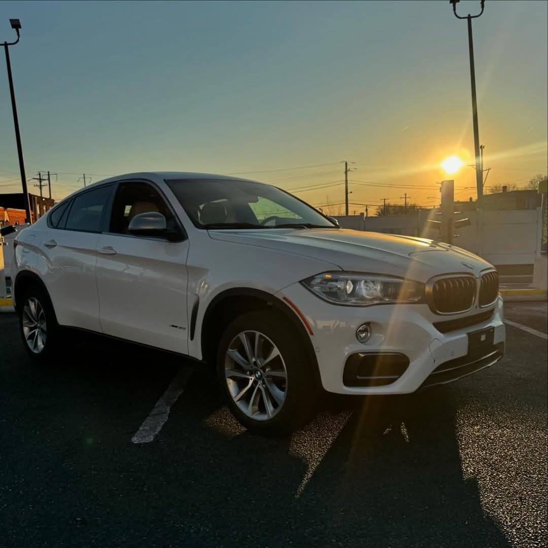 BMW X6 view 3