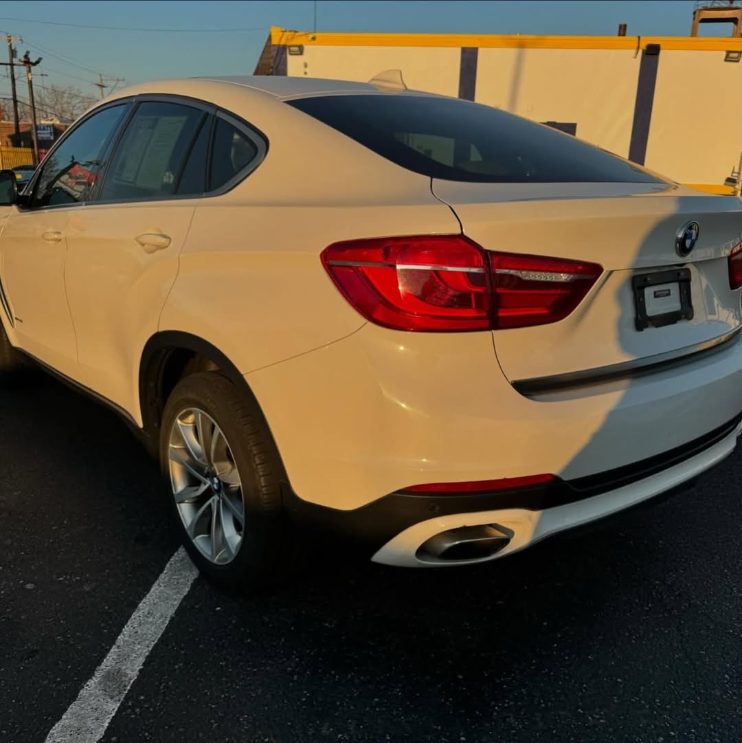 BMW X6 view 5