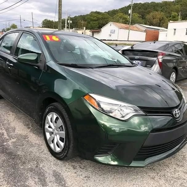 Toyota Corolla LE Automatic view 5