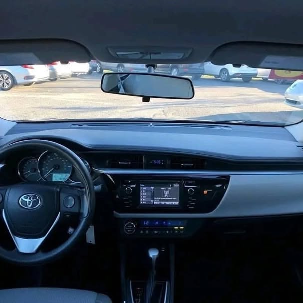 Toyota Corolla LE Automatic view 6