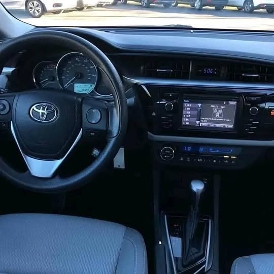 Toyota Corolla LE Automatic view 7