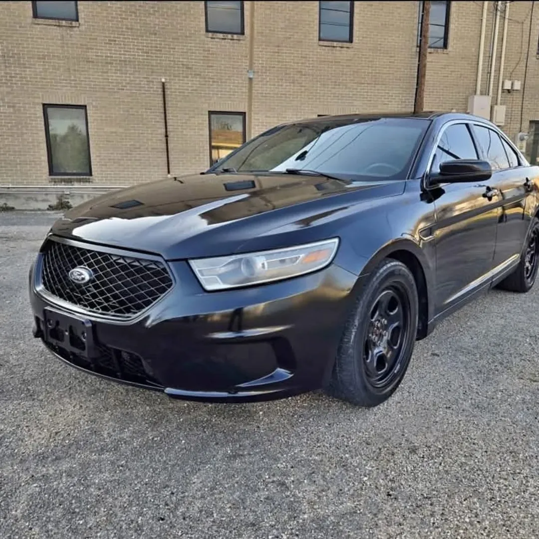 Ford Taurus · Interceptor view 3
