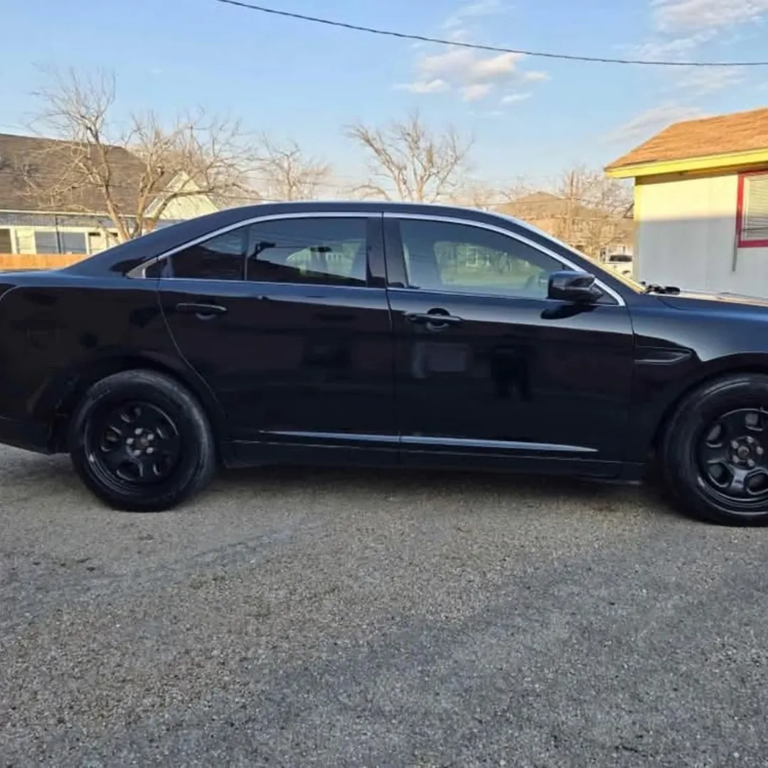 Ford Taurus · Interceptor view 4