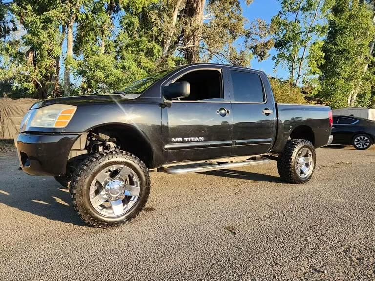Nissan titan 5.6 v8 view 3