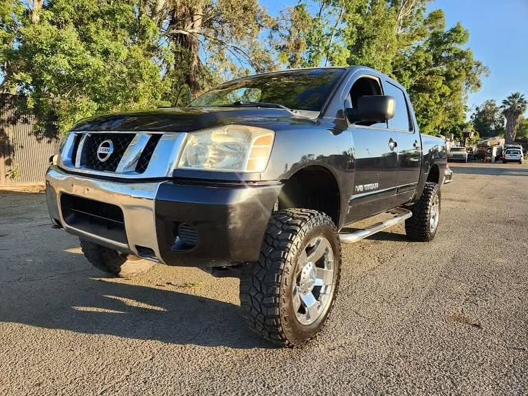 Nissan titan 5.6 v8 view 5