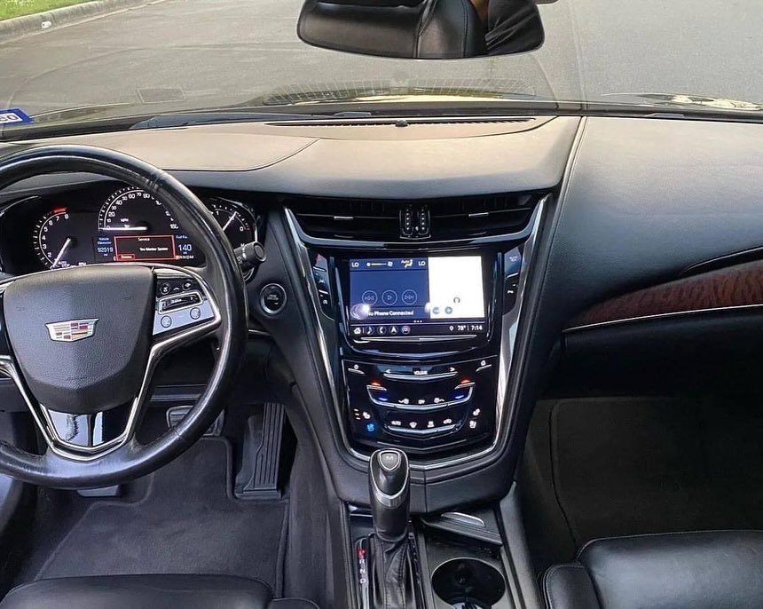 Cadillac CTS view 3