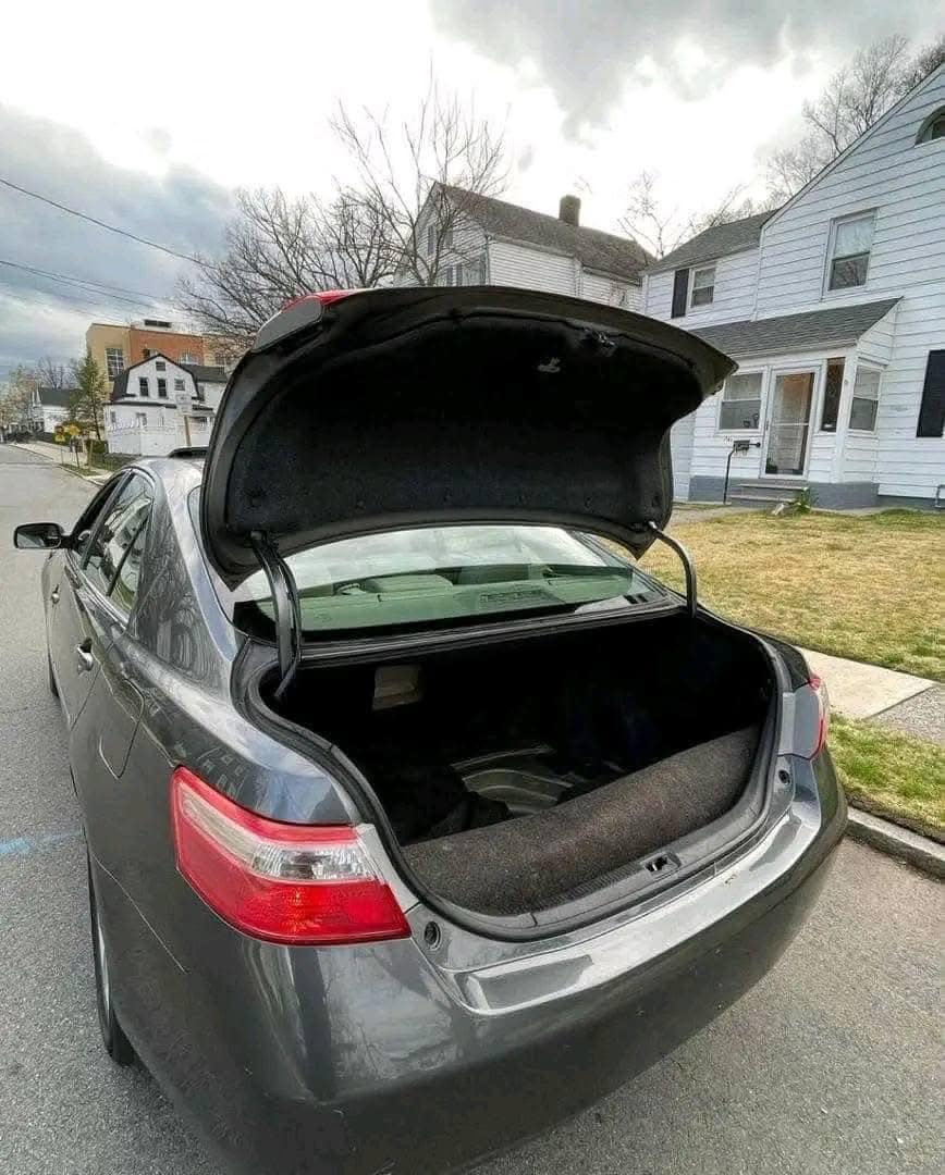 Toyota Camry view 4