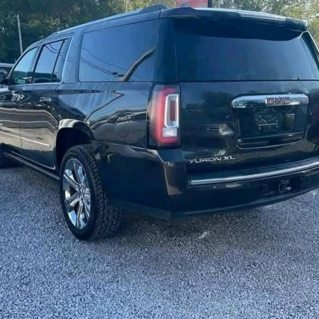 GMC Yukon view 7