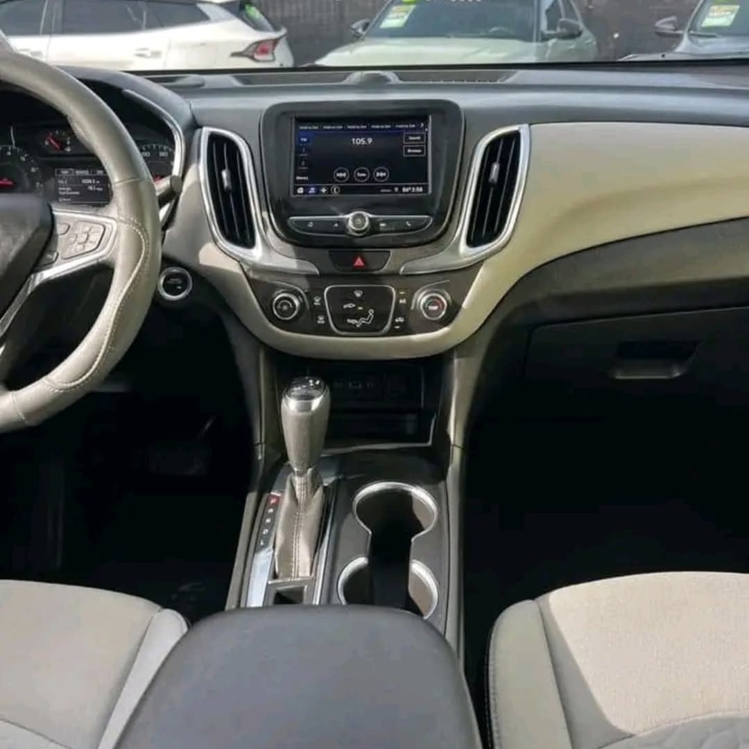Chevrolet Equinox LS view 4