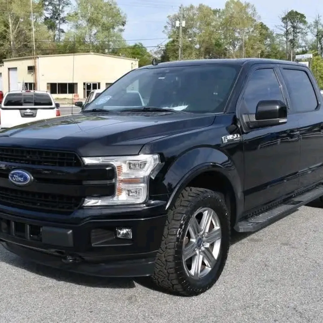 Ford F-150 Lariat view 2