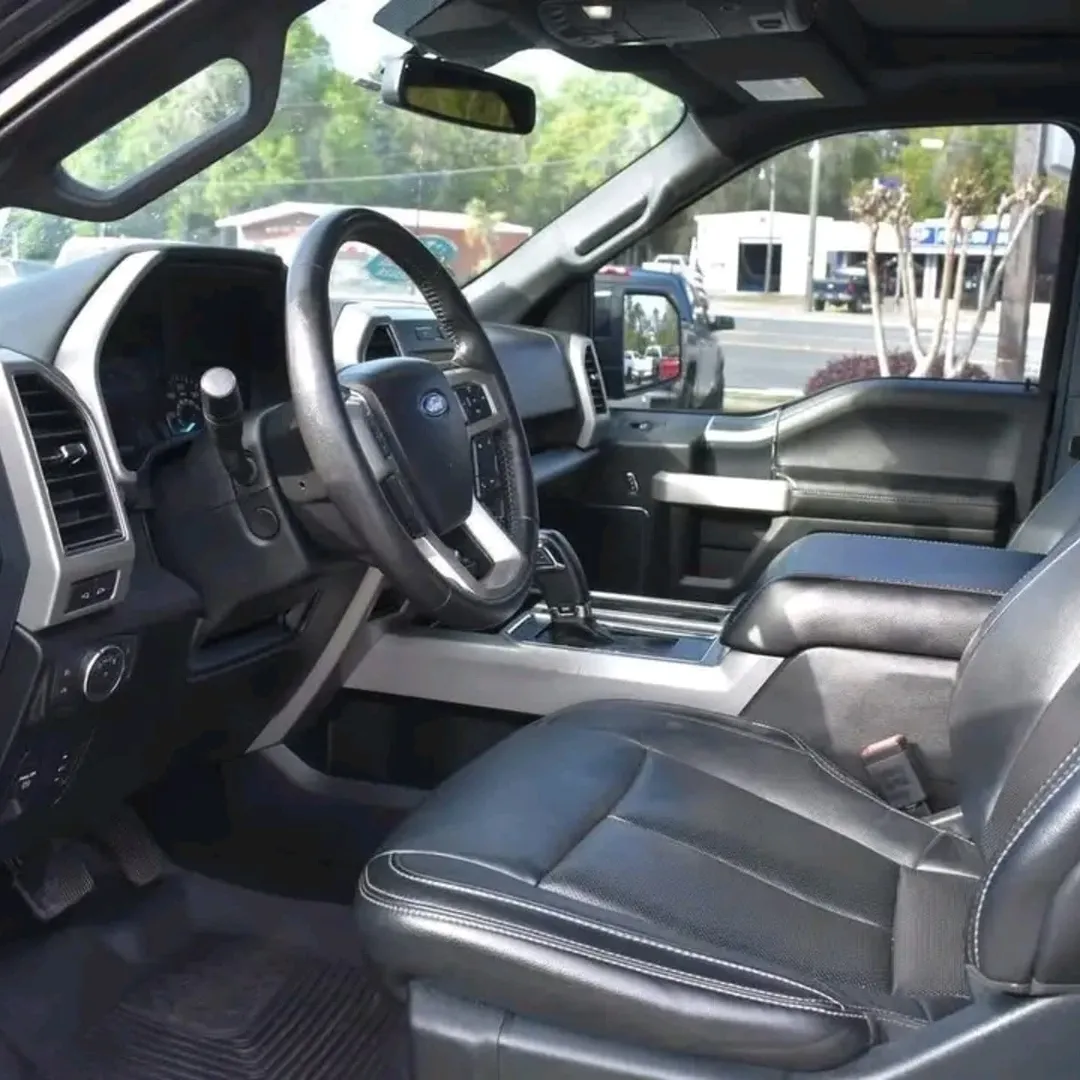Ford F-150 Lariat view 4